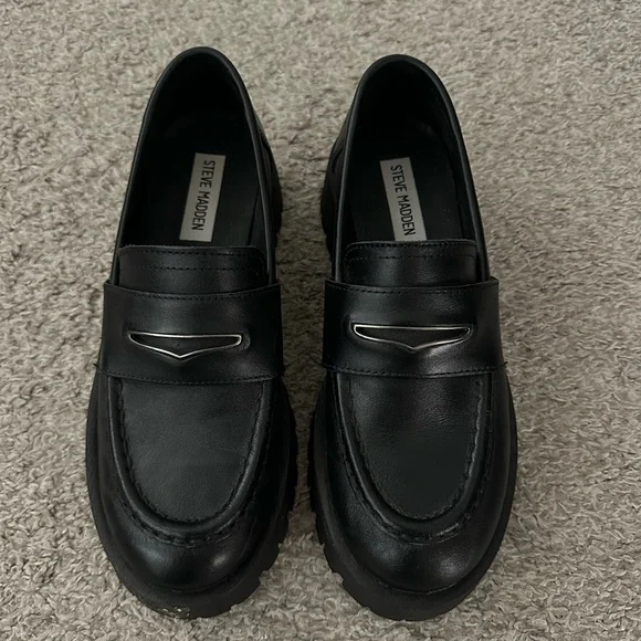 Steve Madden Black Leather Loafers with Silver Accent - Picture 1 of 3